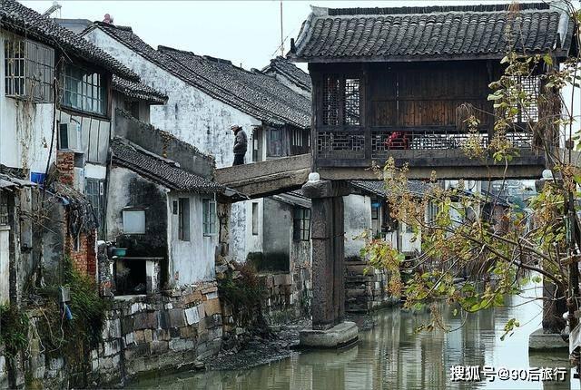 东北小伙唱歌都有东北口音，猜歌名绞尽脑汁，笑翻全场